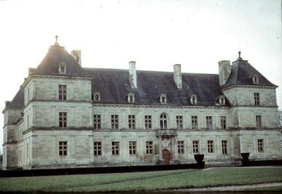Exterieur van het kasteel, gebouwd ca. 1546 door Sebastiano Serlio